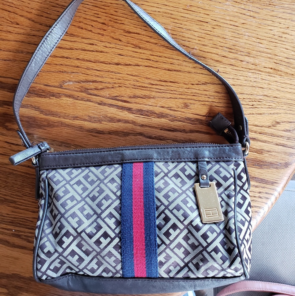 Tony Hilfiger's shoulder bag